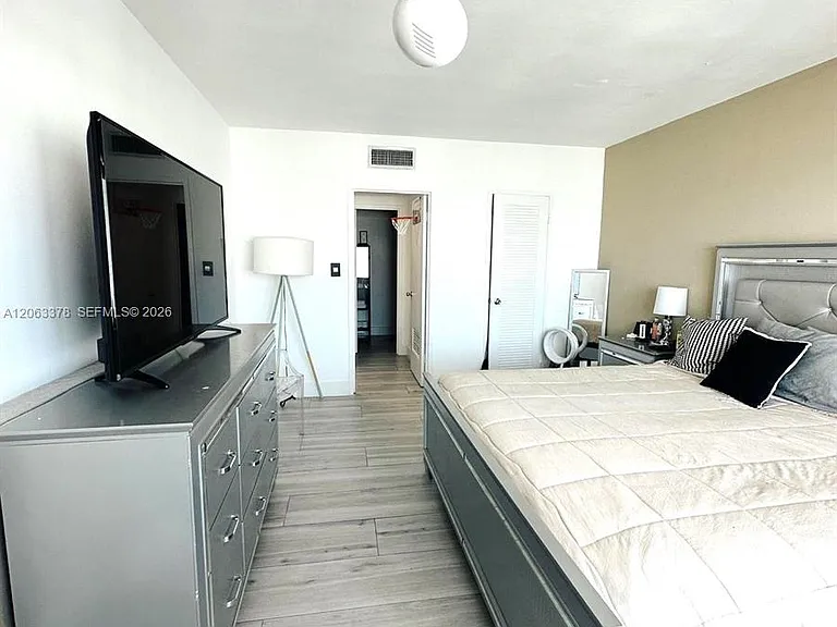 1000 West Ave #27 — Photo 10