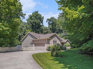 11801 Quail Crest Ave, Mantua, OH 44255