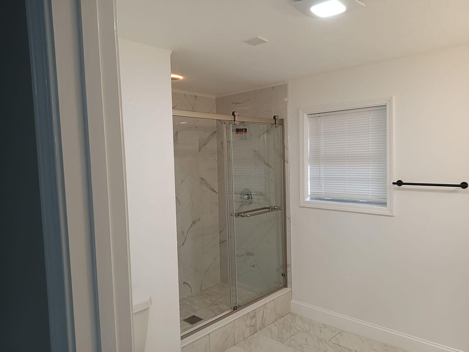 2nd image of 2562 Monette Ave
