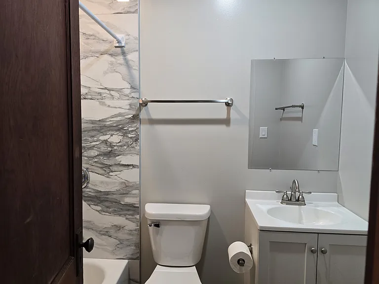 4852 S Wood St #3R — Photo 5