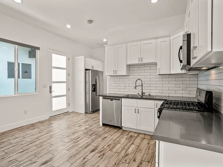 7310 Woodley Ave #7304 — Photo 12