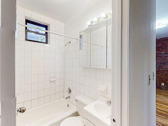 5th image of 305 E 9th St APT B2