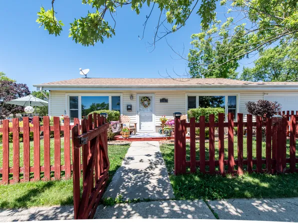 2323 Joanna Ave, Zion, IL 60099