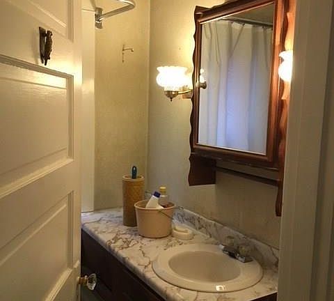 4th image of 1225 Edward Dr