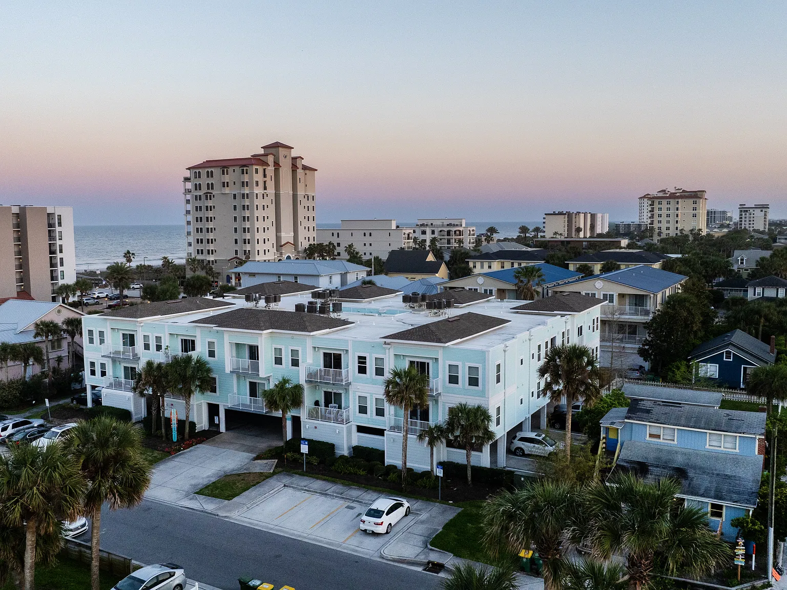 Surfside Apartments — Photo 2