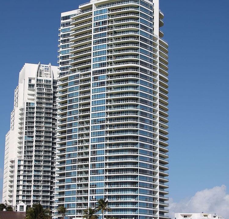 Sold: 100 S Pointe Dr, #1009, Miami Beach, FL 33139, 2 Beds / 2 Full Baths  / 1 Half Bath