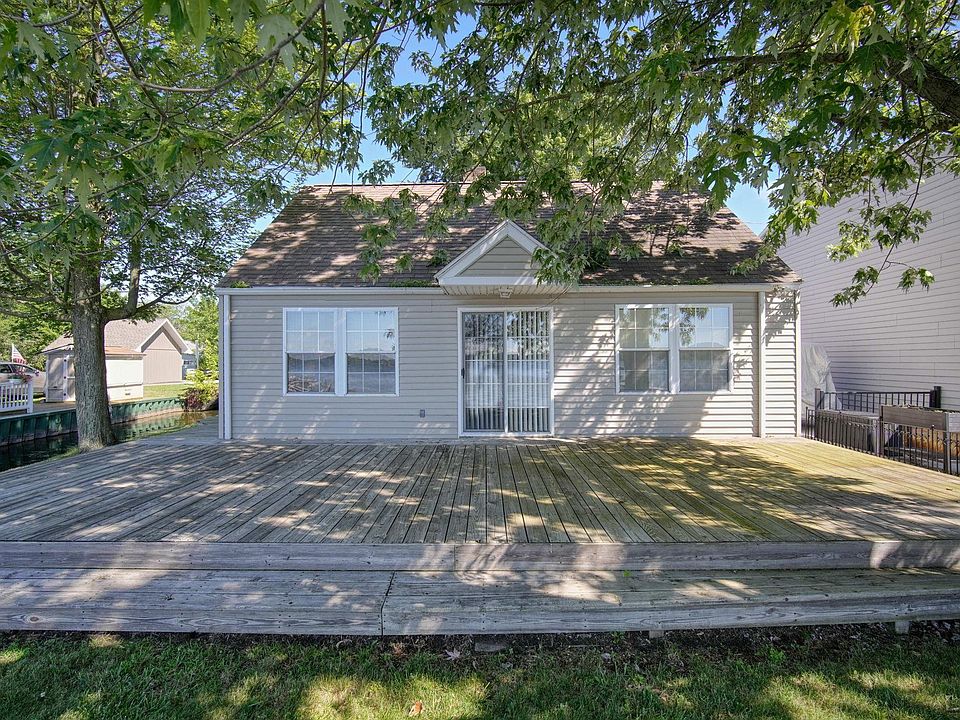 1st image of 10490 W Ferndale Dr