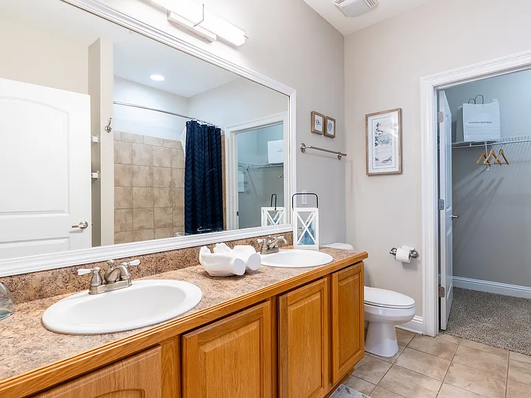 Oceanaire Apartments — Photo 11