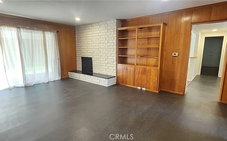 460 Winthrop Rd — Photo 5