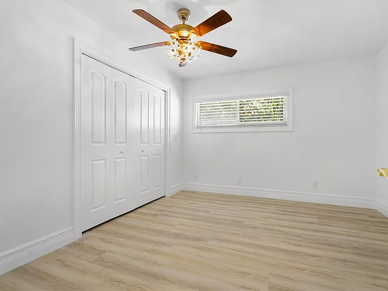 3924 Versailles Dr — Photo 13