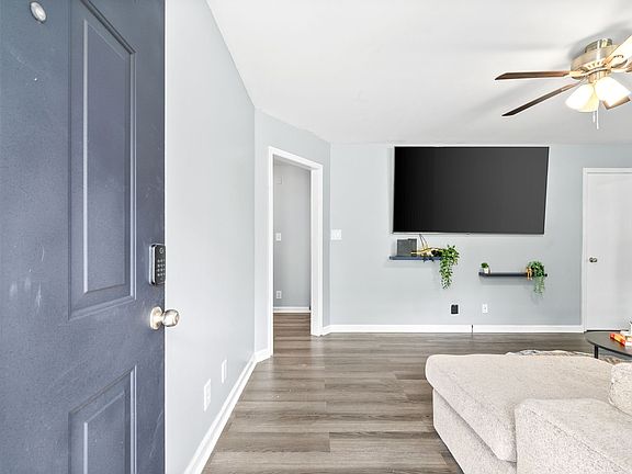 5th image of 727 Noble Dr