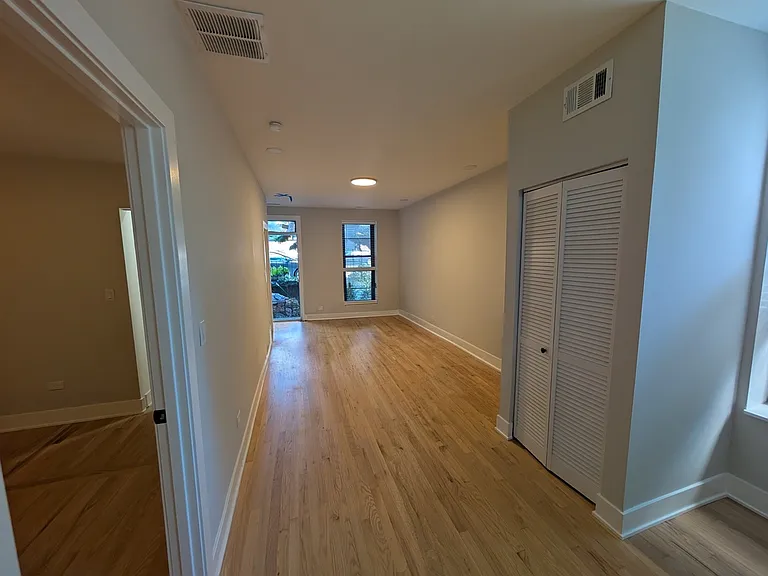 916 N Noble St #1F — Photo 3