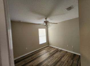 406 Jennifer Ln #404, Eustis, FL 32726