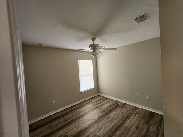 406 Jennifer Ln #404