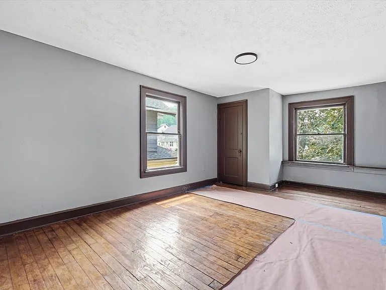 142 Western Ave — Photo 15