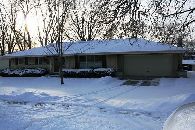1st image of 220 Birchcrest Dr