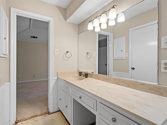 5th image of 10102 Ashglen Cir