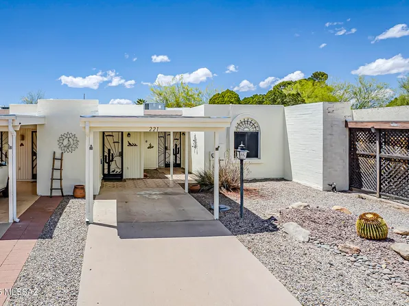 221 N Calle Del Lago, Green Valley, AZ 85614