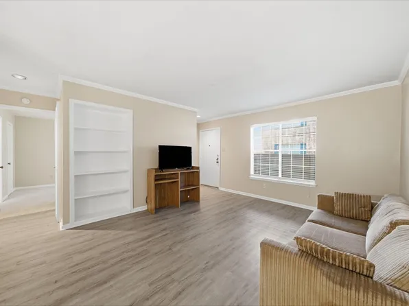2350 Bering Dr APT 121, Houston, TX 77057