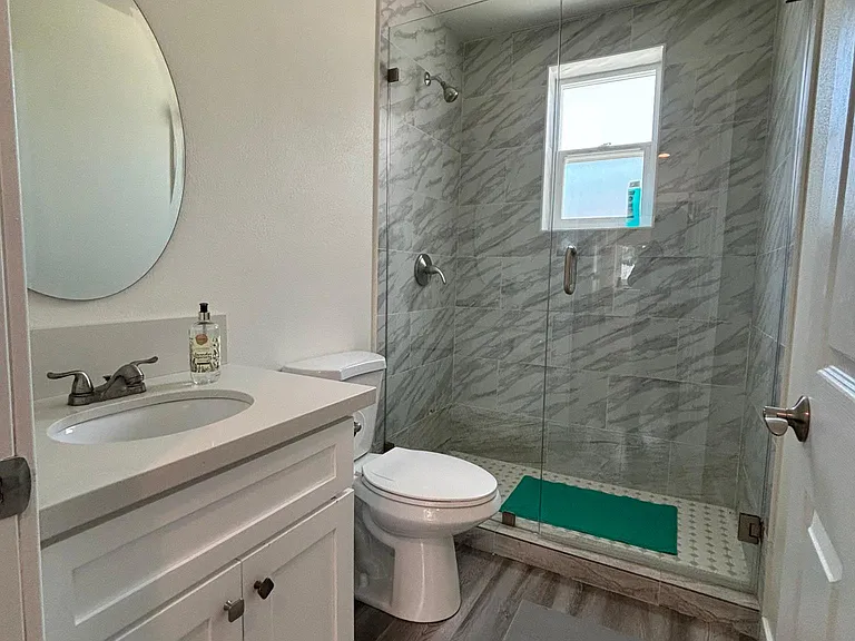 1071A N Newport Ave — Photo 6