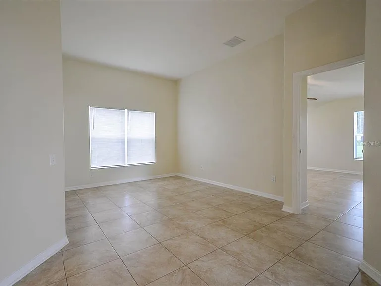1607 Avondale Ridge Dr — Photo 4