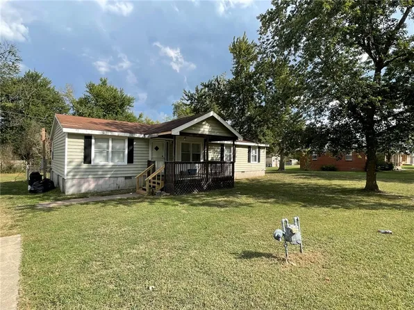 709 Carroll Ave, Green Forest, AR 72638