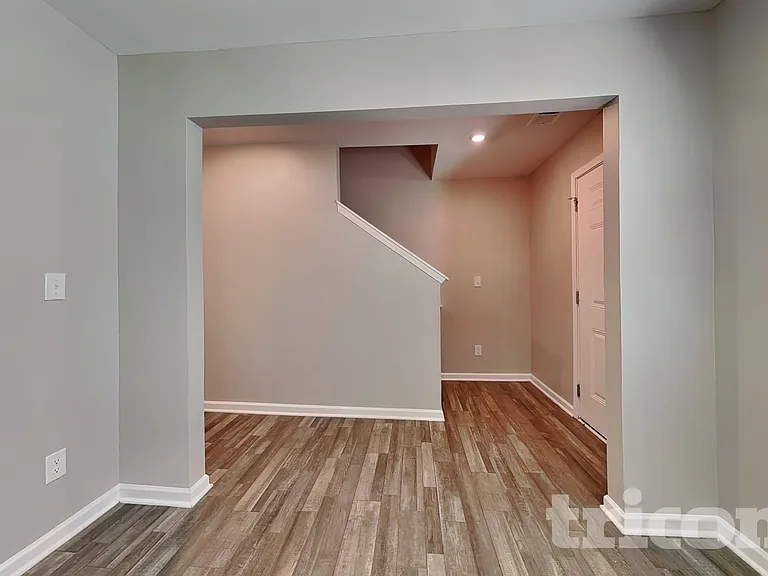 210 Coventry Ct — Photo 13