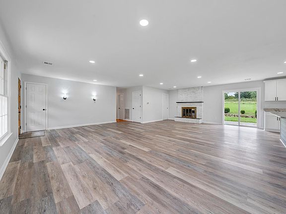5th image of 2231 Hardy Rd