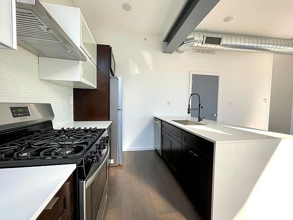 3rd image of 1235 N Franklin St #13F