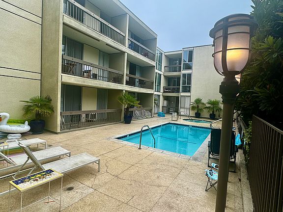 4th image of 1054 S Bedford St #308C