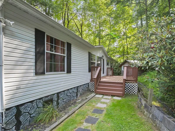 612 Hillcrest Dr SE, Norton, VA 24273