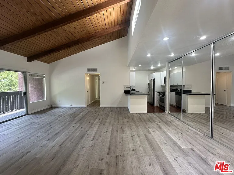 18350 Hatteras St #202 — Photo 1