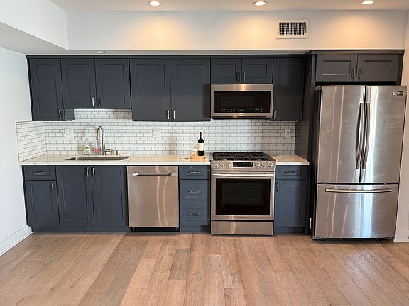 4th image of 137 S Wilson Ave Unit 305
