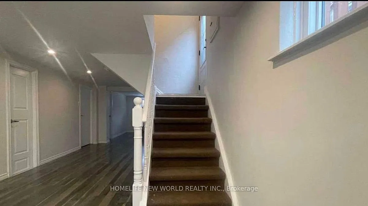 Building Photo - 98 Lynvalley Cres #BASEMENT