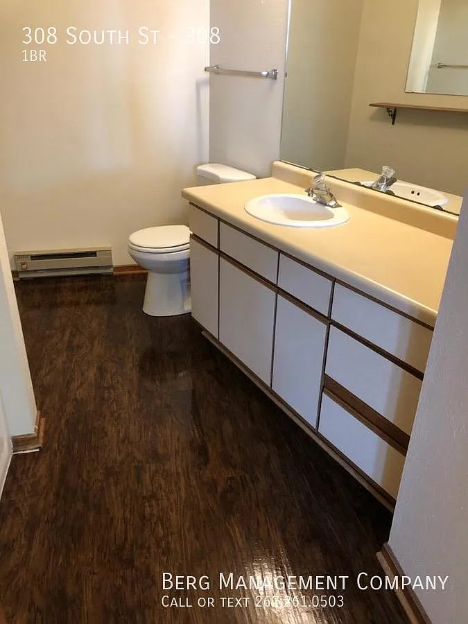 One Bedroom One Bath Loft Style Apartment — Photo 2