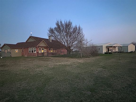 3rd image of 551 Massey Rd