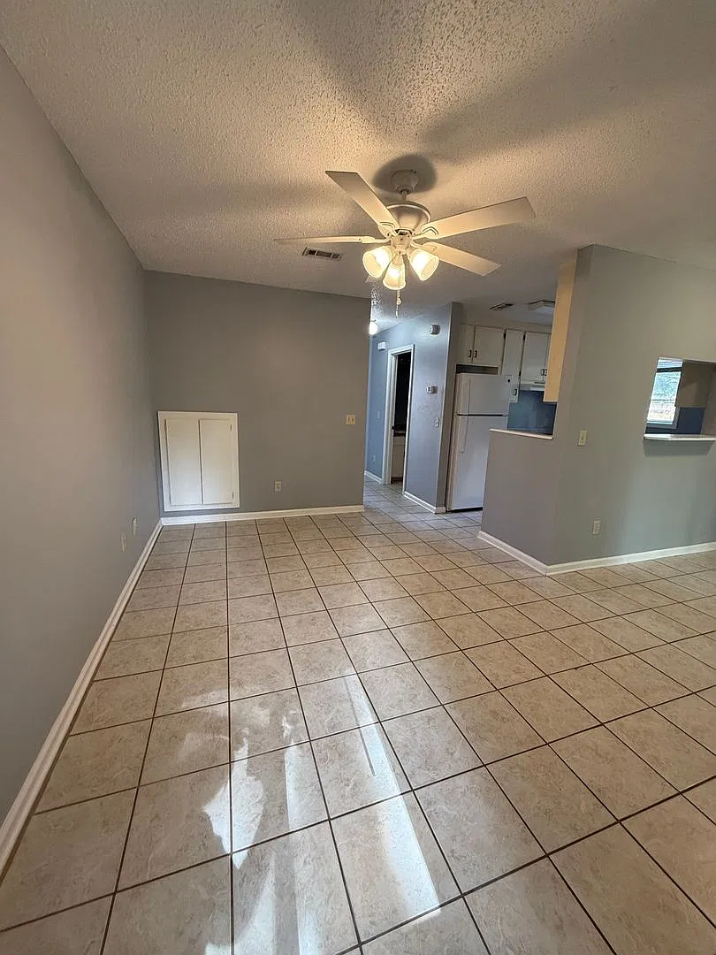 Available NOW- 106 Woodfield — Photo 4
