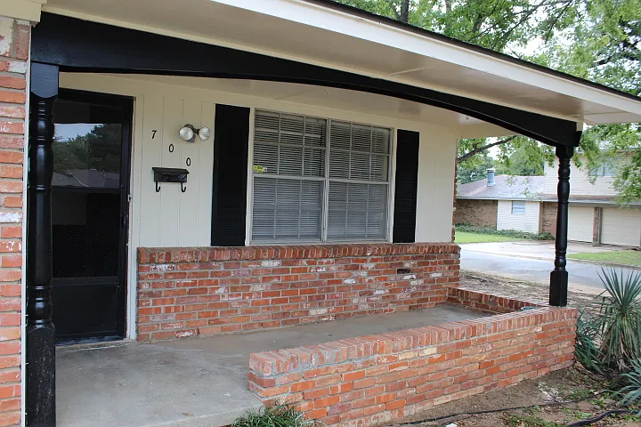 3 bed, 1.5 bath, 1100 sqft, $1,295 — Photo 2