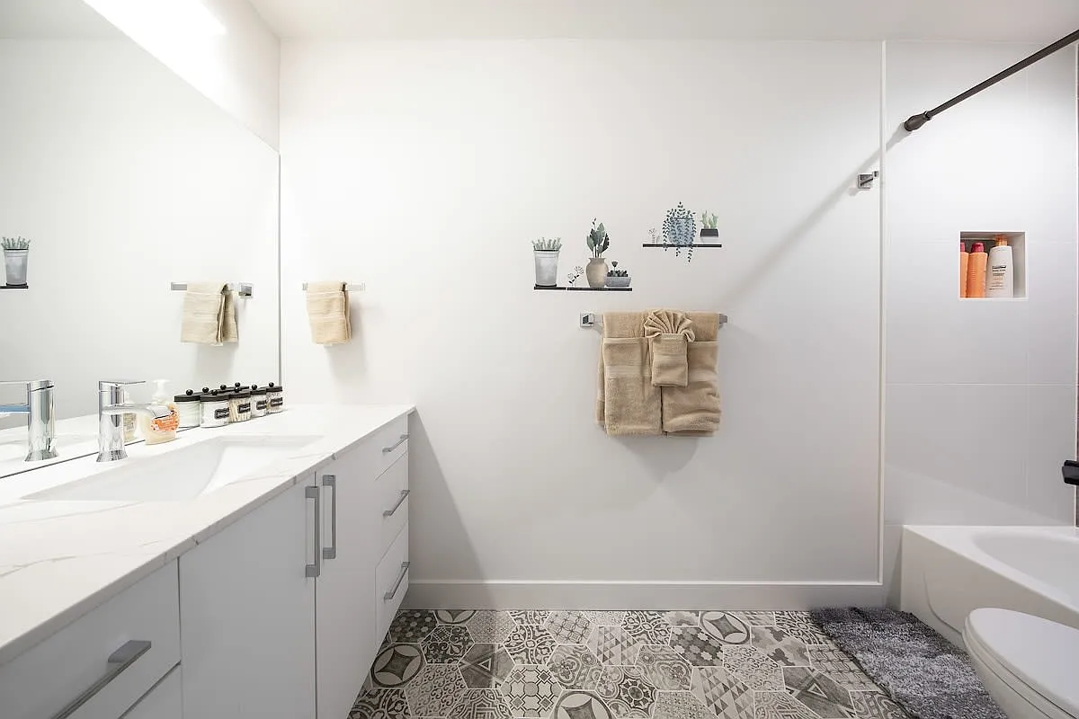 3 bed, 1428 sqft, $6,200 — Photo 3