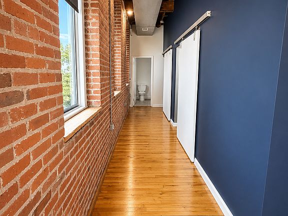 4th image of 372 E Main St #372