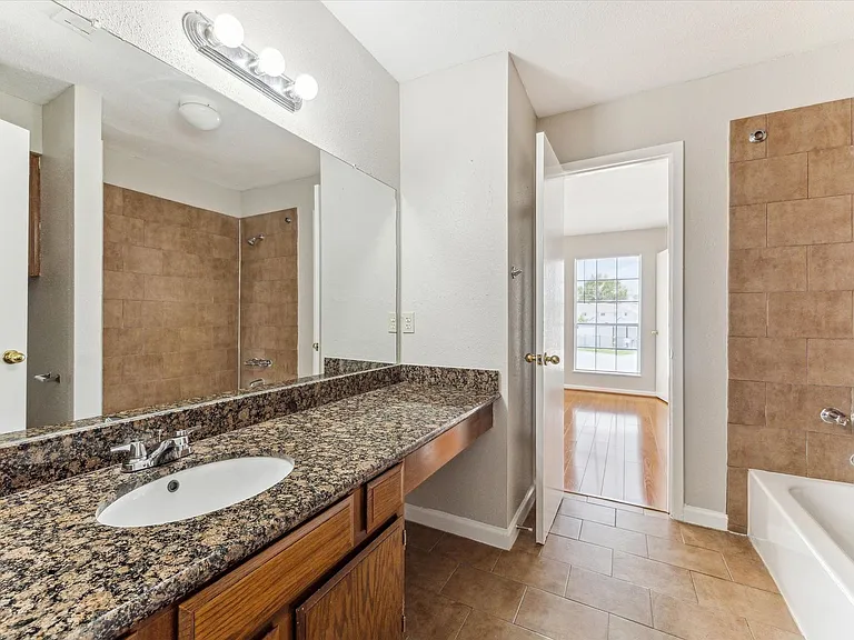 1916 Upland Dr — Photo 10
