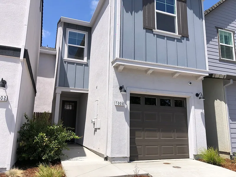 5007 Wuthering Ave photo 1