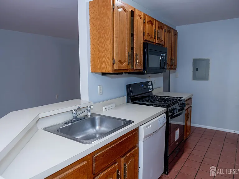 2162 Ash Ct — Photo 5