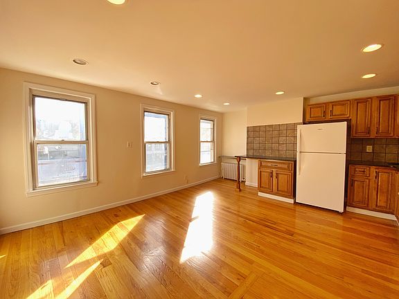 5th image of 640 4th Ave #3