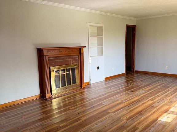 5th image of 353 Kennedy Ln #F