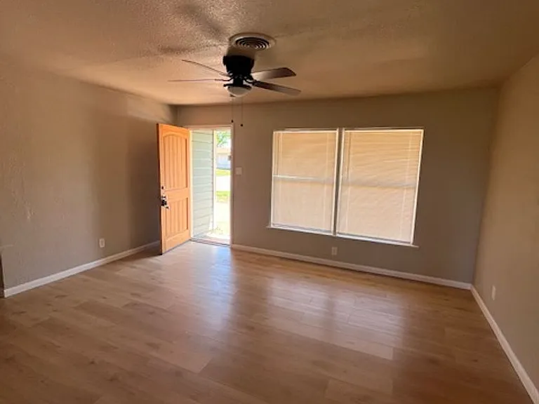 3218 Melinda Ln — Photo 2