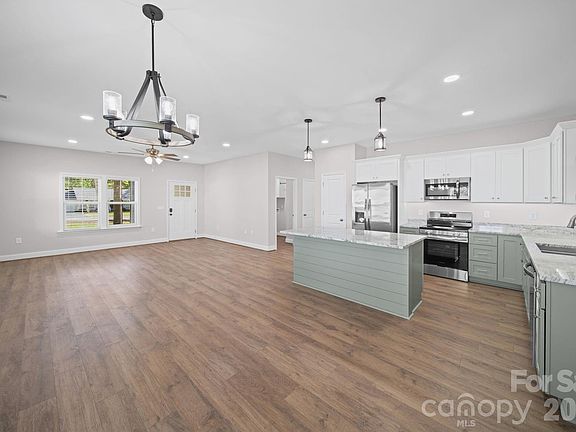 2nd image of 2119 Woodhurst Ln