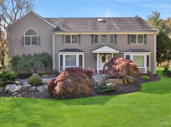 96 Deerfield Lane N, Pleasantville, NY 10570