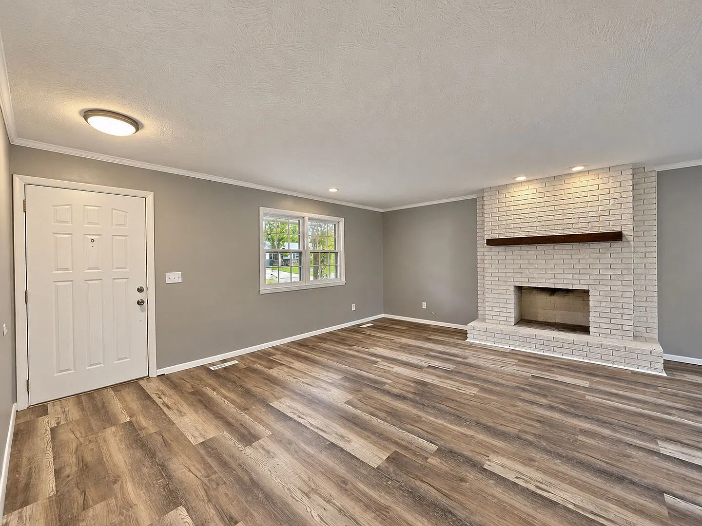 3 Bedroom | 1.5 Bath | 2 Car Garage | Pets Welcomed! — Photo 2