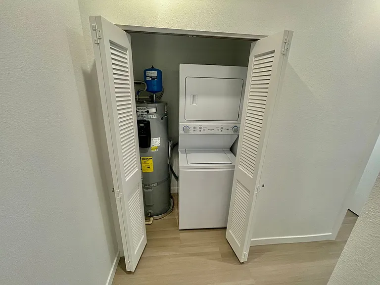 Greenwich Ave Apartments — Photo 23